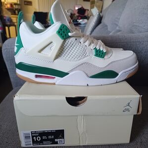 Air jordan 4 retro SB  pine green size 10 UA
